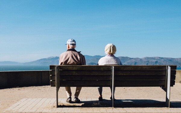 Kedy by si mal začať sporiť na dôchodok?