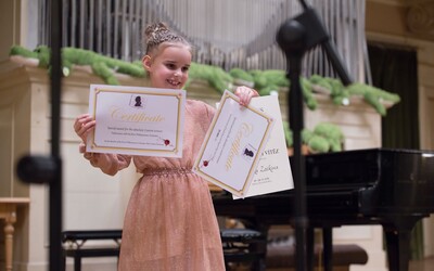 Sedmiletá Ukrajinka Veronika se stala nejlepší mladou klavíristkou. Vyhrála soutěž Amadeus 2022.