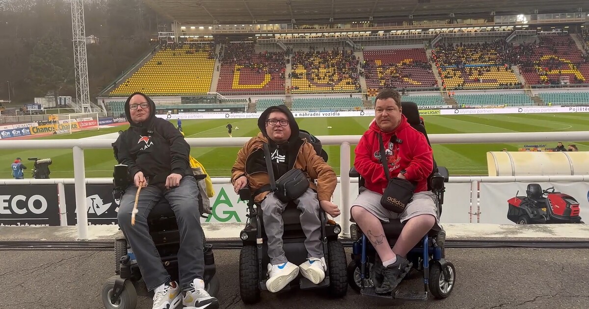 Hendikepovaní influenceři hodnotí české sportovní stadiony: „Vozejčkář na mechaničáku si pěkně zaručkuje“