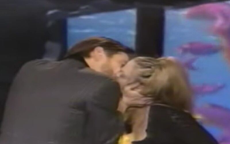 Jima Carreyho fanúšikovia obviňujú zo sexuálneho napadnutia. V 90. rokoch pobozkal 19-ročnú herečku na odovzdávaní cien MTV.