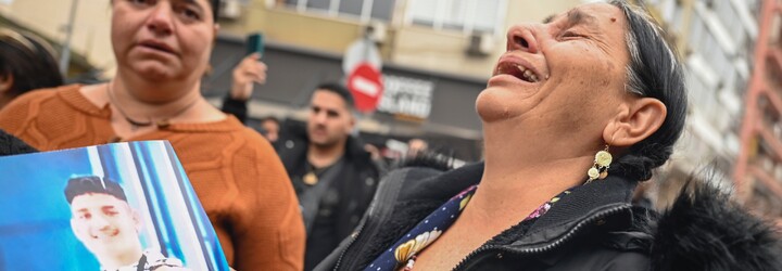 Tisíce lidí v Řecku protestují po smrti romského chlapce, kterého zastřelila policie