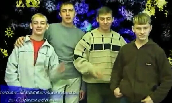 Vo virálnej piesni Novi God nám sviatočne naladený východoeurópsky boyband praje nový rok. Z akej krajiny pochádza skupina Steklovata?