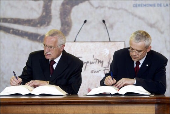 Bývalý prezident Václav Klaus věnoval ČR snad nejdůležitější podpis v historii. Kdy to bylo?