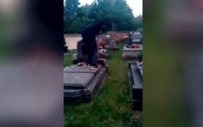 VIDEO: Slovák ničil na cintoríne všetko, čo mu prišlo do cesty. Juan sa pokúsil vysvetliť, čo sa stalo.