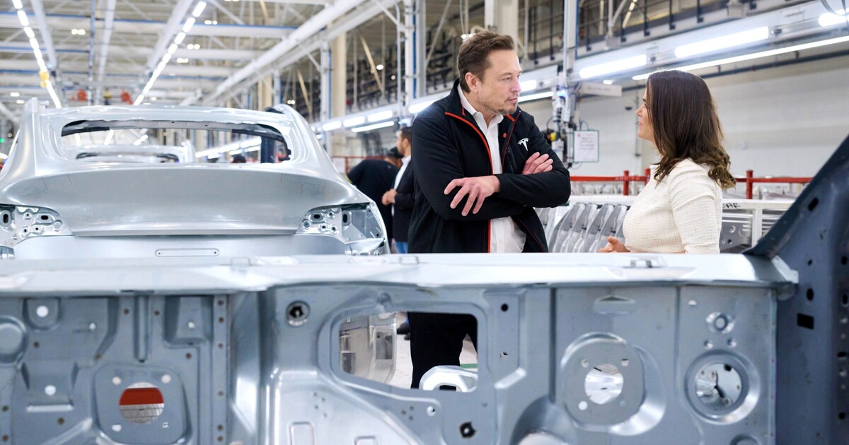 Tesla pokračuje v prudkém zlevňování aut. Některé modely letos zlevnily až o desítky procent