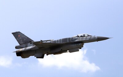 Dodávky stíhačiek F-16 budú meškať minimálne rok. Vláda s nimi ráta pri vypovedaní zmluvy Rusom na naše migy.
