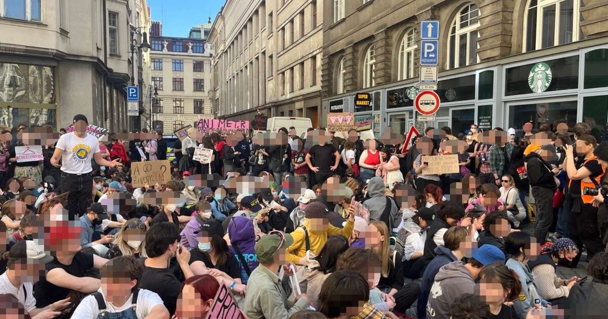 VIDEO: Pochod pro život poprvé neprošel Prahou. Jak reagovali influenceři a politici?