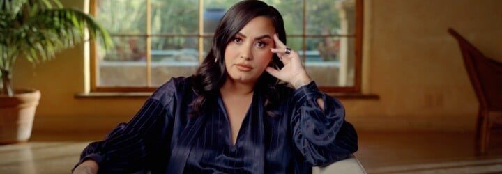 Demi Lovato znásilnil díler heroínu krátko predtým, ako ju po predávkovaní nechal takmer umrieť. Našli ju nahú a sinavú