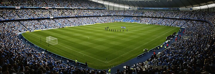 Polícia zatkla po zápase Premier League dvoch mladíkov za homofóbne pokriky. Takéto správanie nebudeme tolerovať, odkázala
