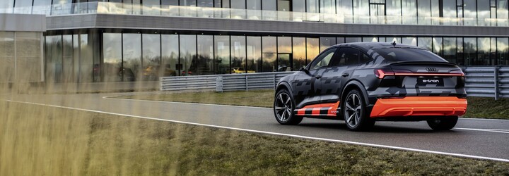Audi tvrdí, že s vyše 500-koňovým e-tronom S bude možné driftovať