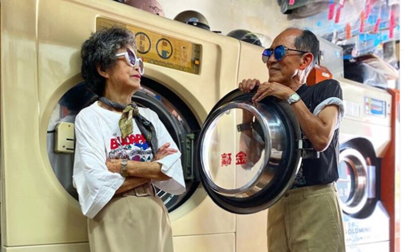 Bunda Adidas a na nohách Converse. Manželé ve věku 84 a 83 let pobláznili Instagram svými outfity.
