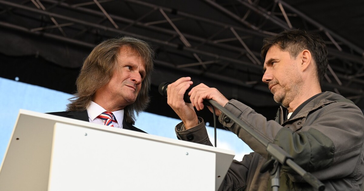 Děkan Ševčík požádal rektora VŠE o prodloužení termínu odpovědi k výzvě, aby odstoupil