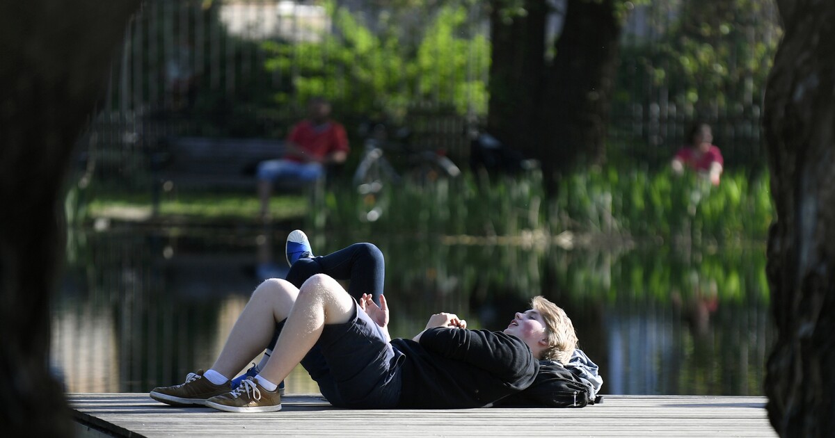 Nejnovější předpověď ČHMÚ: o víkendu se konečně oteplí, teploměr přesáhne dvacítku