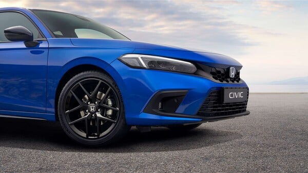 Vieš, koľko stojí 11. generácia modelu Honda Civic vo vyhotovení e:HEV Hybrid v základnej výbave s výkonom 135 kW?
