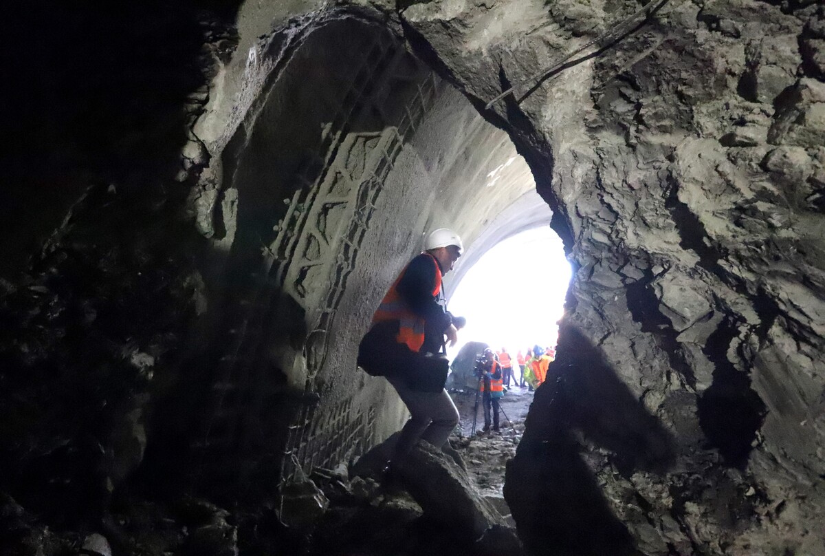 Prerazili tunel Čebrať.