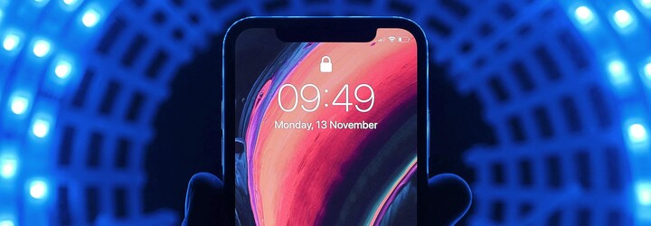 Miliony uživatelů iPhonů by mohly mít nárok na odškodné od firmy Apple. Měla schválně zpomalovat staré telefony