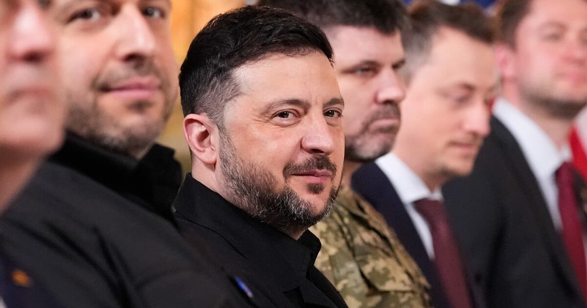 Zelenskyj má oznámit datum prezidentských voleb. Spojí je s referendem o možné mírové dohodě