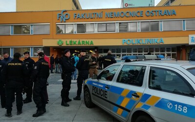 4 lidé zemřeli a dva jsou těžce zranění. Policie hledá v Ostravě muže v červené bundě, který střílel v nemocnici
