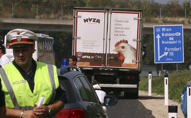 4 prevádzači dostali doživotie za smrť 71 utečencov nájdených v dodávke so slovenskými polepmi 4 prevádzači dostali doživotie za smrť 71 utečencov nájdených v dodávke so slovenskými polepmi