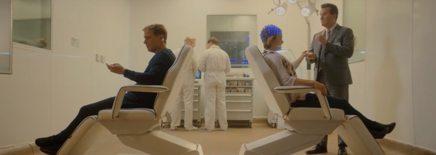 4. séria Black Mirror dorazí ešte tento rok! Netflix vďaka čerstvému traileru potvrdil, že všetky epizódy budú dostupné od 29. decembra