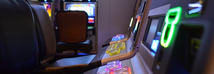 Lidé v Česku prosázeli historicky nejvíce peněz. Z téměř 200 miliard šla většina do hracích automatů