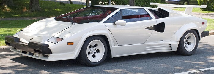 Studentka našla v babiččině garáži nedotčené Lamborghini i Ferrari, které tam dědeček nechal chátrat 15 let