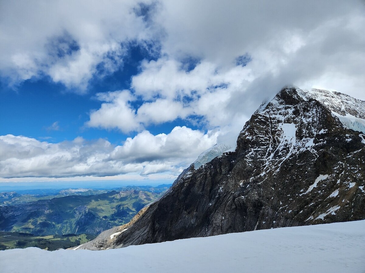 Vo švajčiarskych horách sa nachádza najvyššie položená vlaková stanica Jungfraujoch, ktorú nazývajú aj vrcholom Európy. 