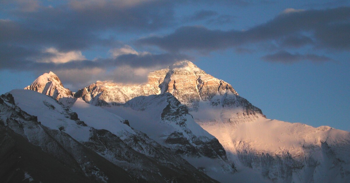 Kvůli ztrátě obou končetin chtěl spáchat sebevraždu. Nakonec se na Mount Everestu zapsal do historie