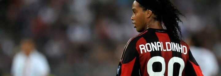 Ronaldinho to stále umí. V zápase hvězd po boku Figa nebo Puyola se předvedl neuvěřitelnou přihrávkou