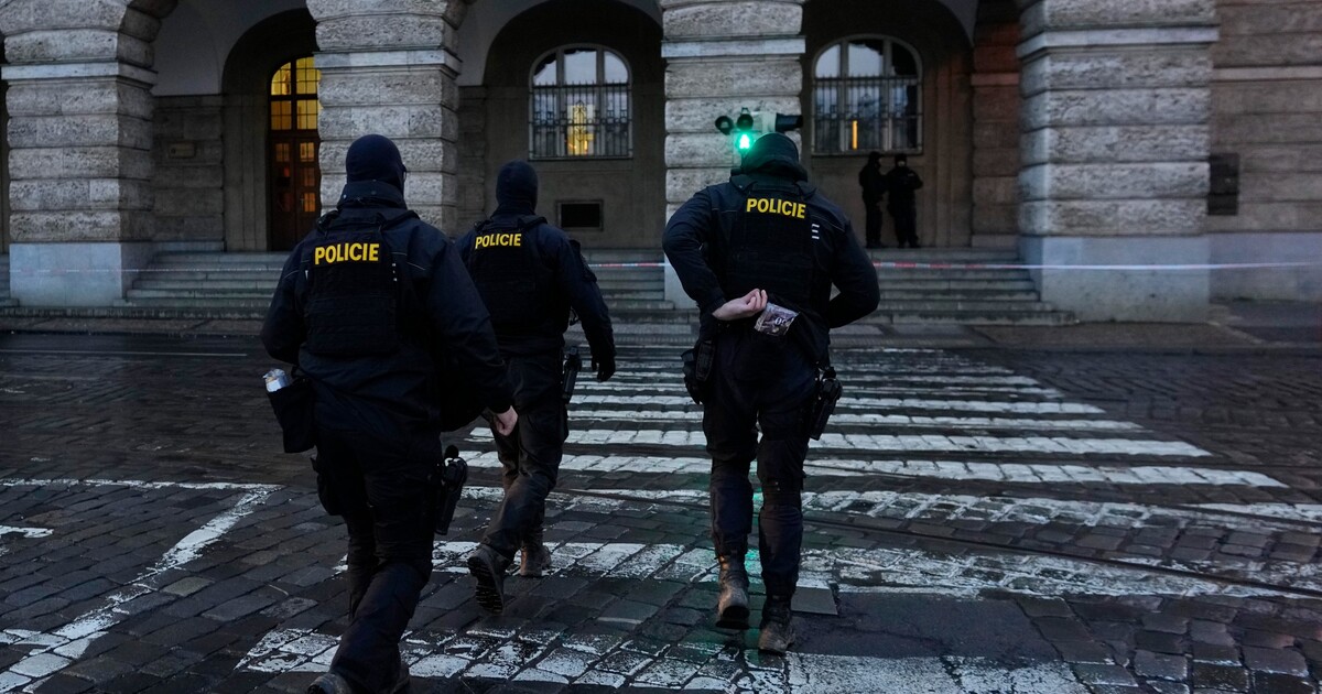 Pedagogové a studenti Filozofické fakulty vyzývají ke zpřísnění zbraňové legislativy