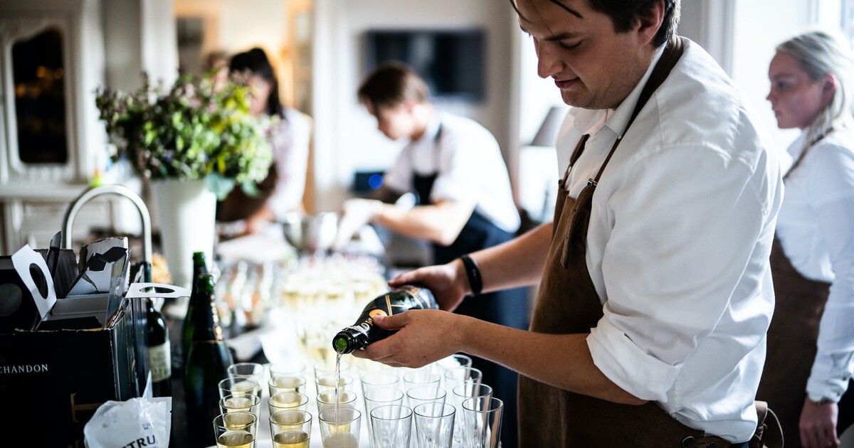 Chceš pracovat v gastru? Nově si nemusíš shánět potravinářský průkaz