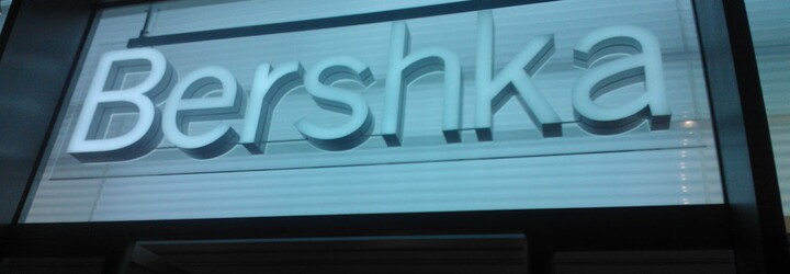 Bershka pokračuje ve stopách Zary a tuto sezónu kopíruje Yeezy Boost 750, Air Force 1 R.T. a tenisky Y-3