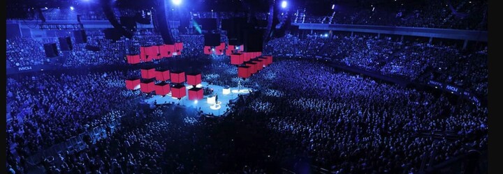 Metallica překvapila Prahu živou verzí skladby Jožin z bažin od Ivana Mládka