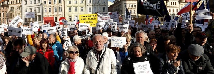 10 let Babiše v politice: Jak je možné, že je navzdory skandálům stále populární? A vyhraje opět volby?