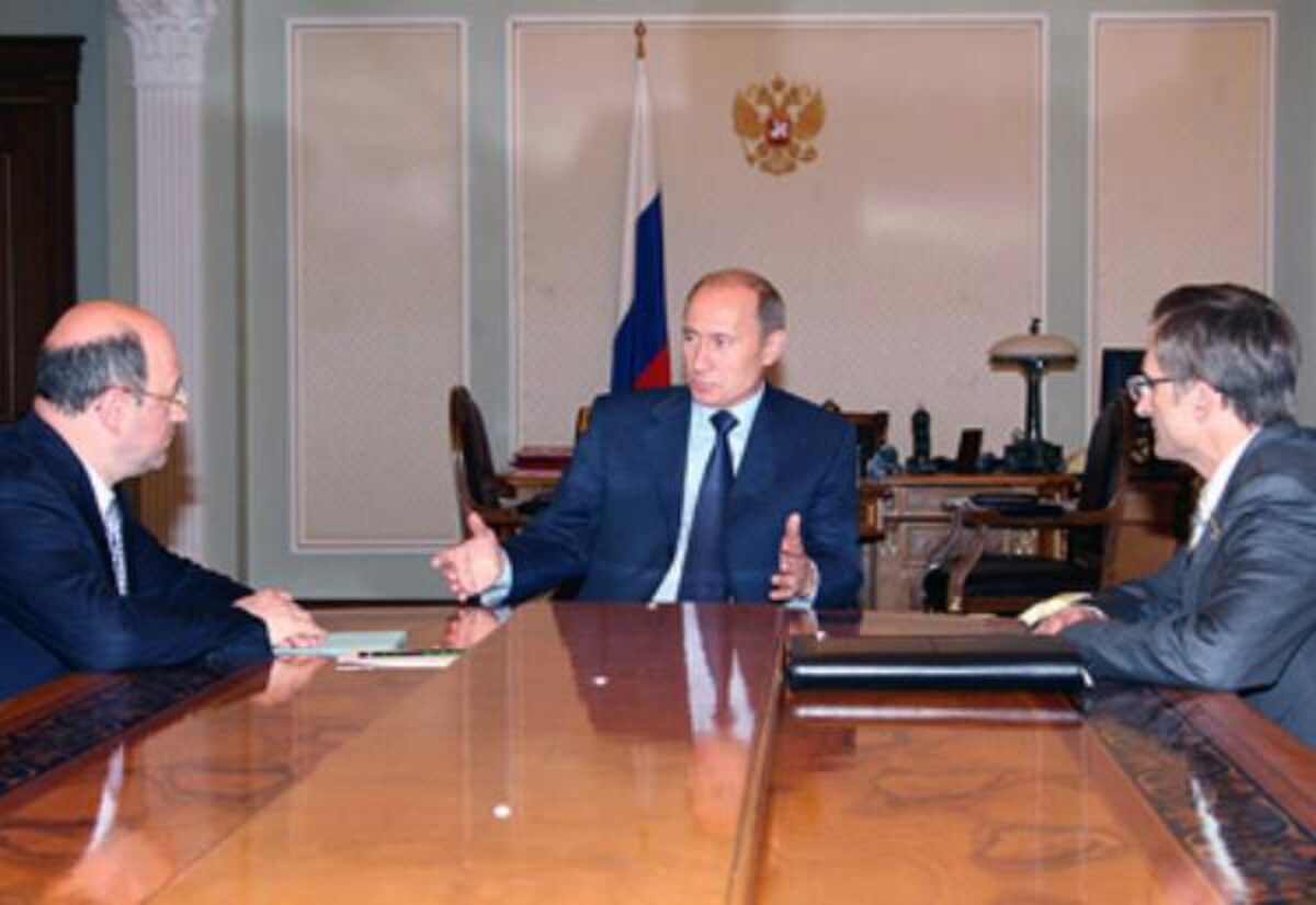 Alexandr Babakov (vľavo) na archívnej fotografii s Vladimirom Putinom.
