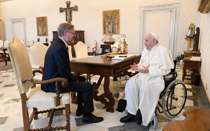 Premiér Petr Fiala se setkal s papežem Františkem.