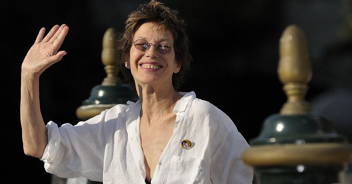 Zemřela zpěvačka a herečka Jane Birkin. Proslavila se provokativním hitem, jmenuje se po ní slavná kabelka