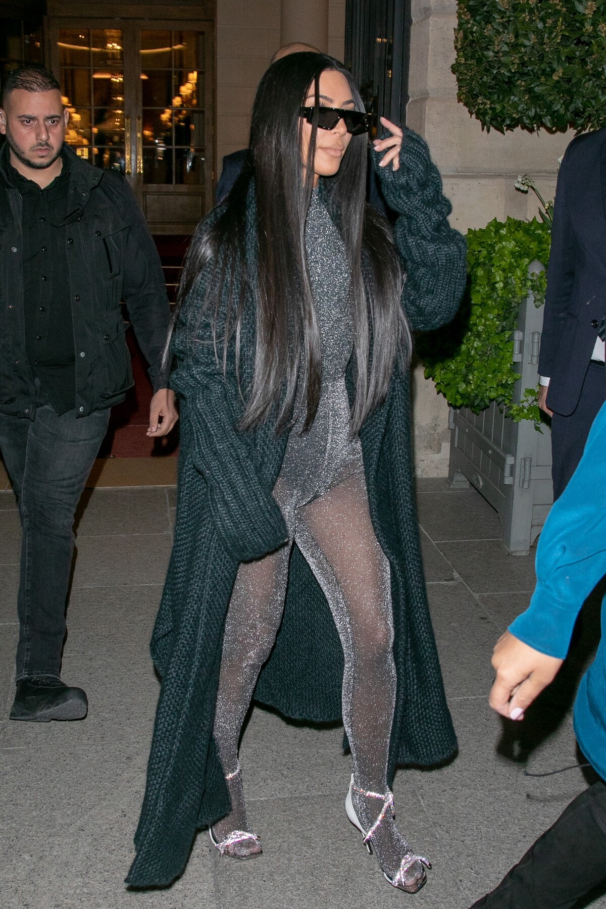 Kim Kardashianová kombinuje kimoná k večerným, ale aj denným outfitom.