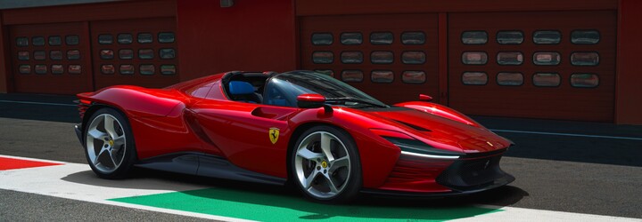 Nové Ferrari za 50 milionů korun má nejvýkonnější motor v historii značky. Všech 599 kusů už je prodáno