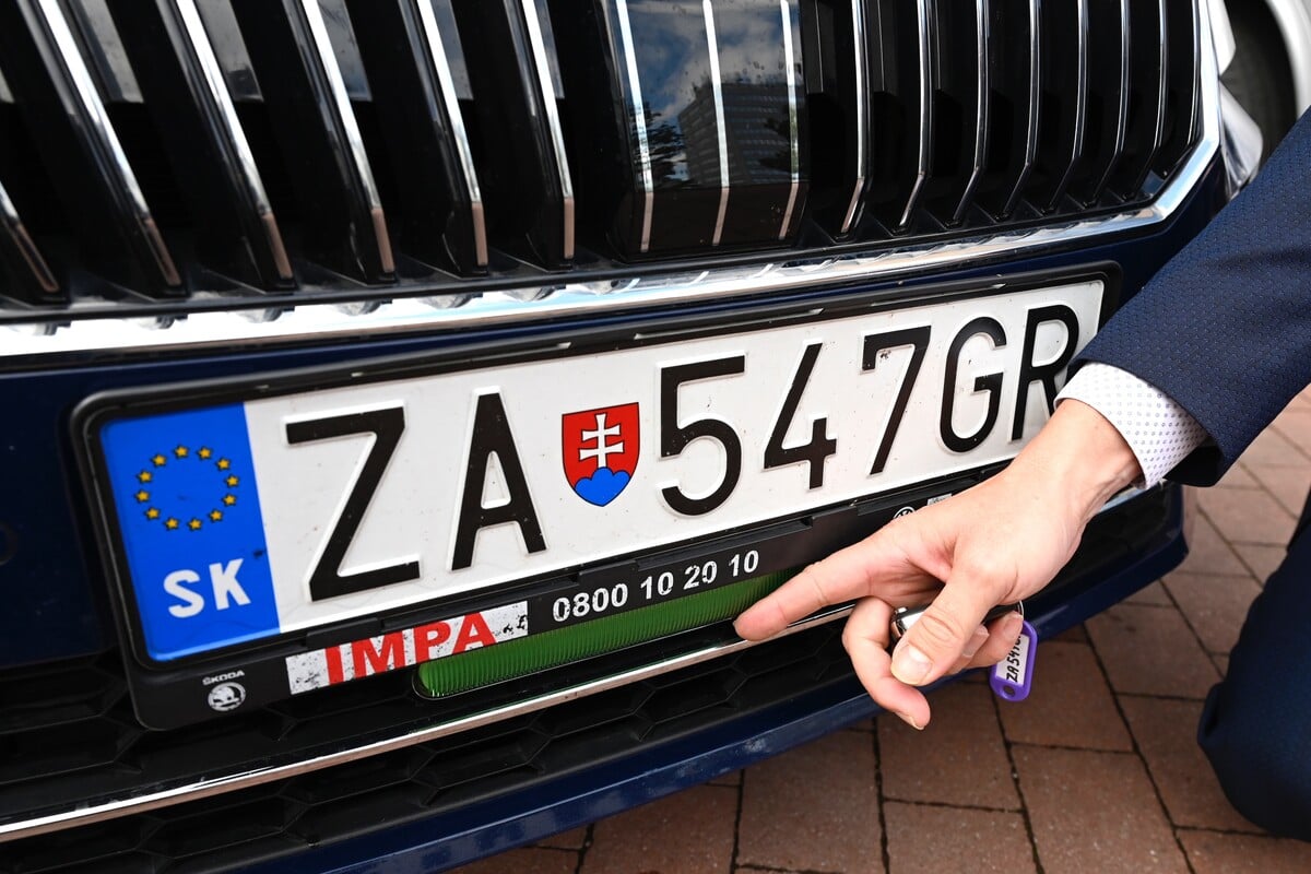 PREDNÉ BRZDOVÉ SVETLA
