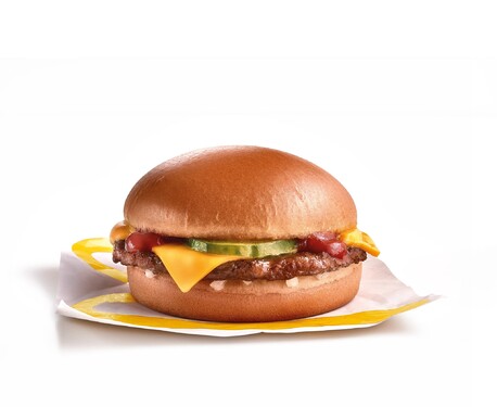 V roku 1948 bol predstavený populárny cheeseburger. Ktorý druh syra sa v ňom nachádza?