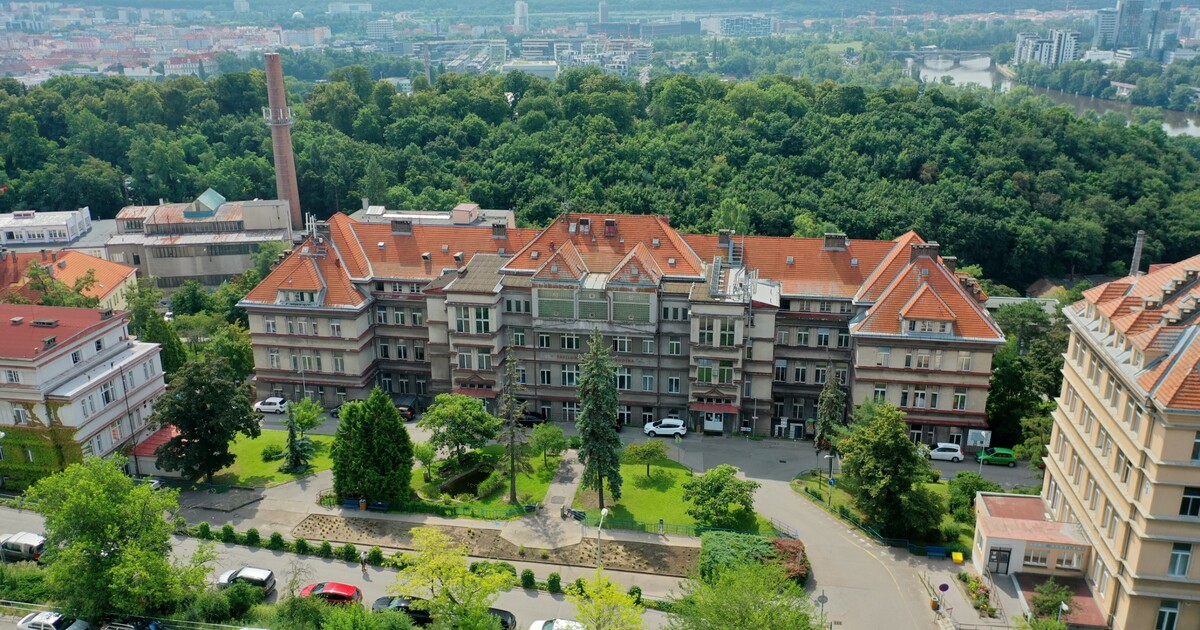 Klíčová pražská nemocnice přestala přijímat pacienty v kritickém stavu