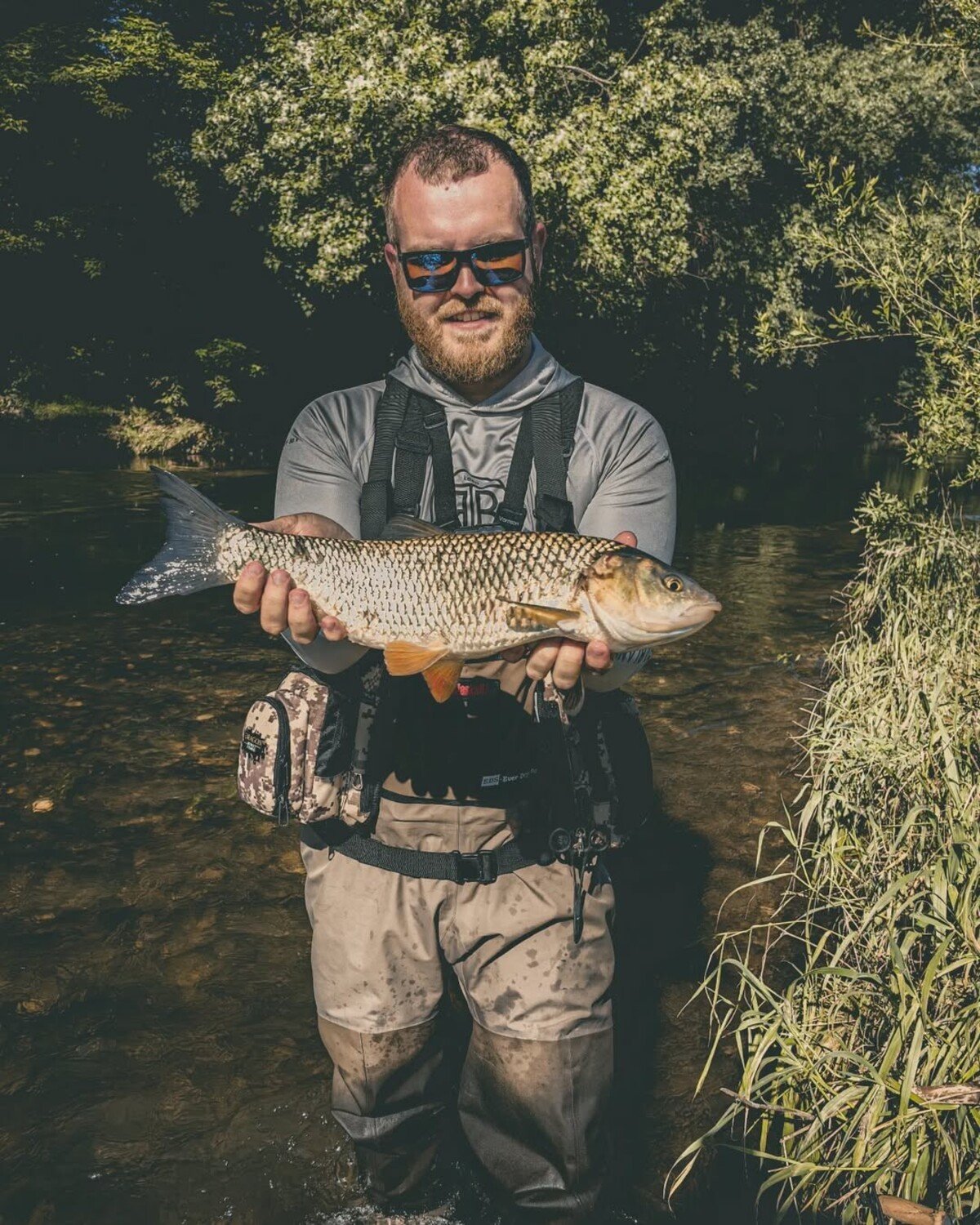 tinder, zoznamka, vzťahy, fotky s rybou