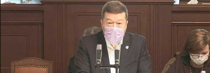 Okamura: Radši bych skočil z okna, než skončit u stejnopohlavního páru
