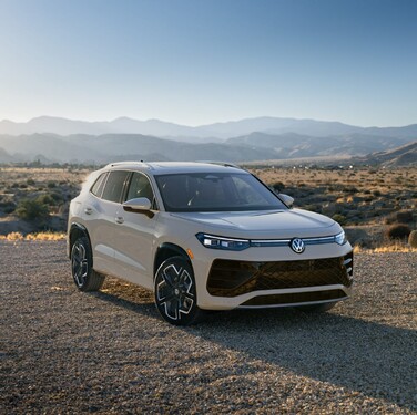 Vieš, koľko je katalógová cena za nový Volkswagen Tiguan (2025) v základnej výbave s motorom 1.5 eTSI, 7-stupňovou automatickou prevodovkou a výkonom 96 kW?