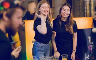 Stovky teenagerů se vystavily nákaze covid-19 na festivalu. Někteří tam přišli, i když ještě neznali výsledky testů.