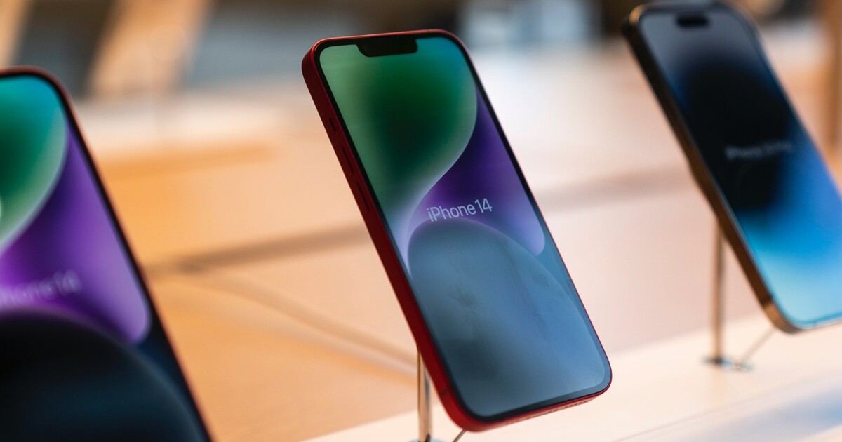 Čínská vláda zakázala zaměstnancům používat iPhony. Akcie společnosti Apple okamžitě klesly