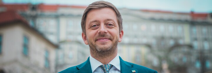 Ministr vnitra Vít Rakušan nebude kvůli korupční kauze rezignovat, chce předčasný sněm hnutí STAN