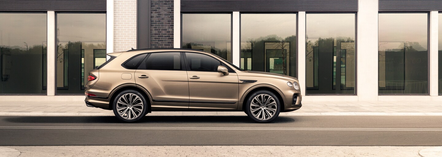 Plug-in hybridní Bentayga s výkonem 449 koní je odpovědí Bentley na přísné emisní normy