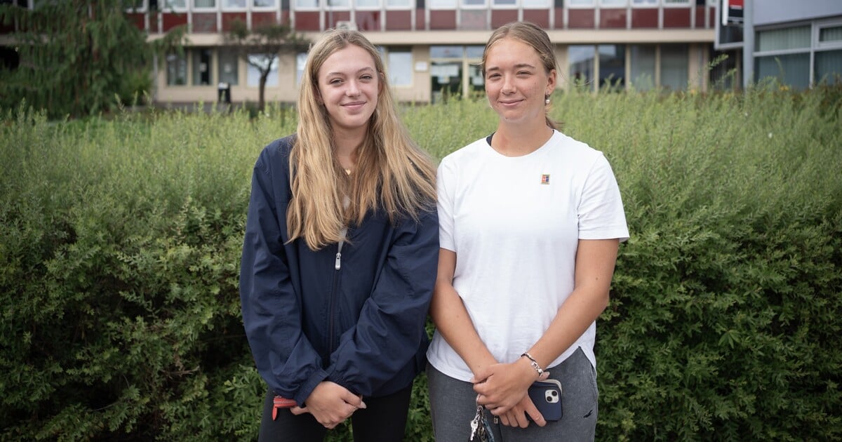„Nechtěla jsem tu hákovat ve fabrice.“ Jak mladí lidé hodnotí život v Mostě a Litvínově a proč odtud utíkají?